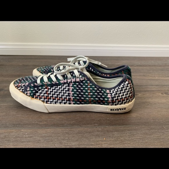 shoes - Picture 2 of 9